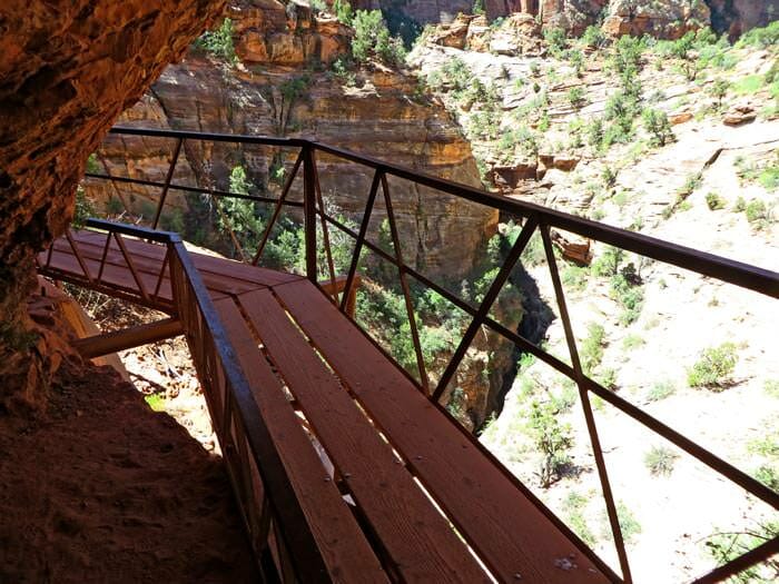 overlook trail in zion canyon